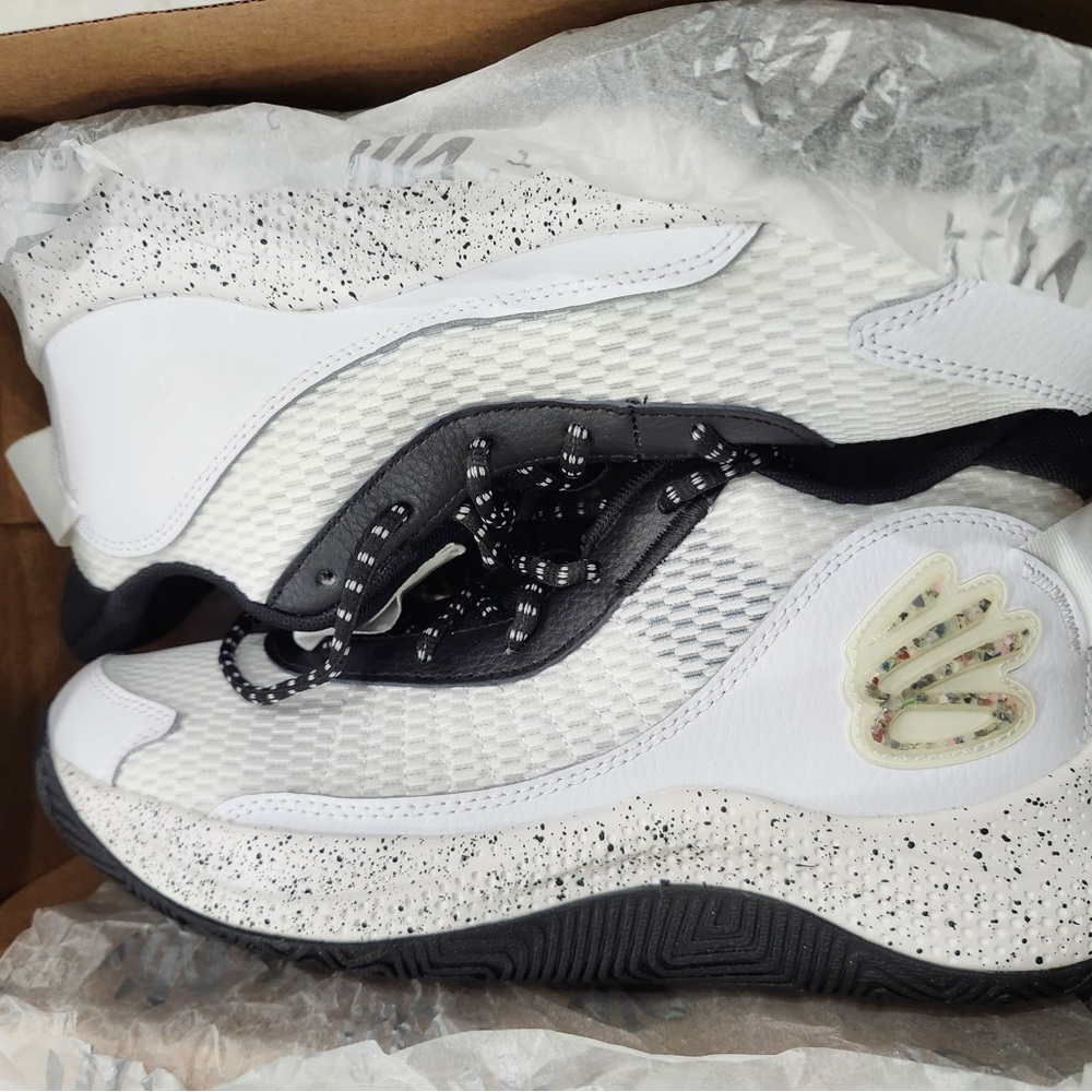 Under Armour Men’s Curry 3X7 Basketball Shoe